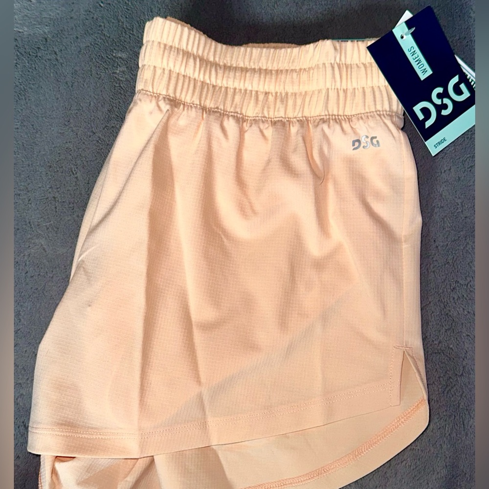 DSG Women’s Small mid-rise stride athletic shorts NWT